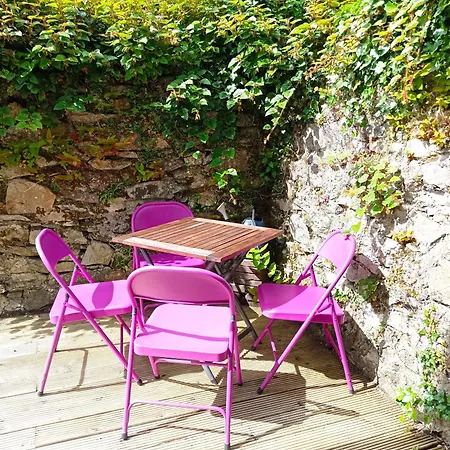 No 14 -a Cosy Townhouse In